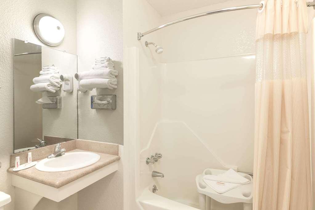 Econo Lodge Cherry Point Havelock Dış mekan fotoğraf